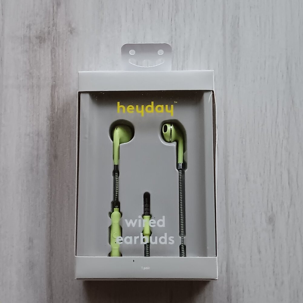 Heyday Wired Earbuds Green Pastel Lime Comfort Fit 3.5MM Aux Plug Mic Gift